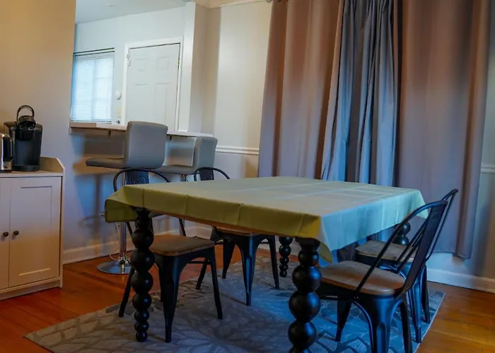 2br Retreat Close To Downtown & Park Habitación en casa particular